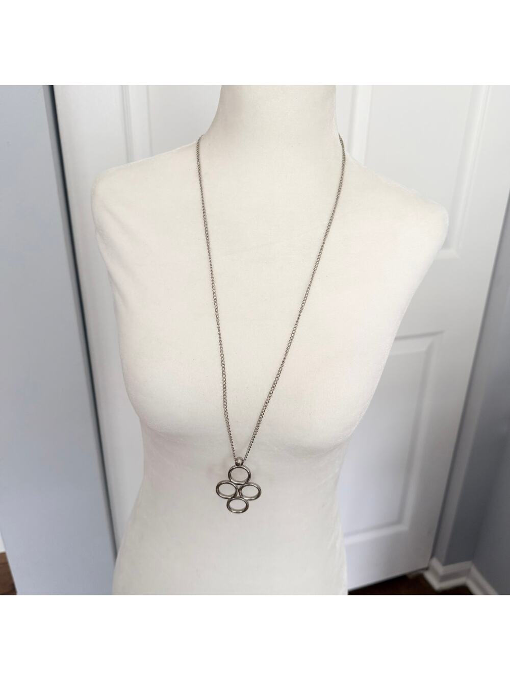 Silver tone quadrifoglio pendant long necklace